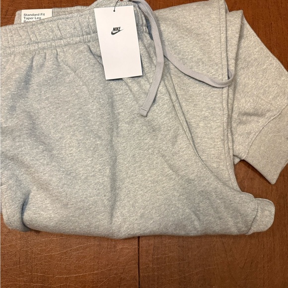 Nike Men's Club Joggers - Picture 7 of 10